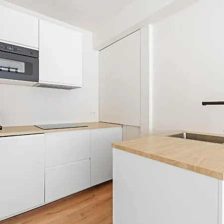Petite Apartment *