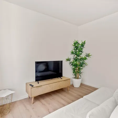 Petite Apartment *